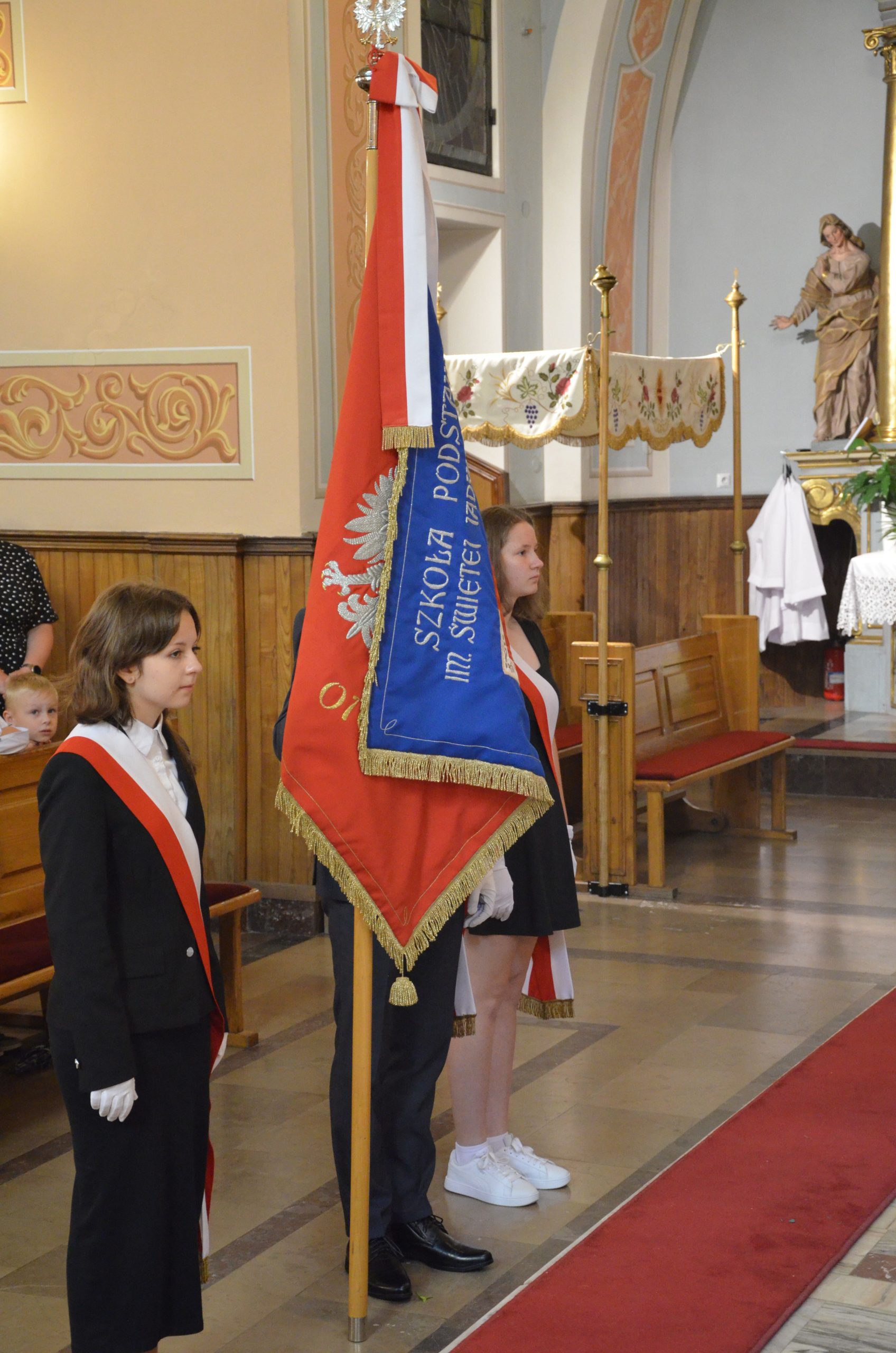 zdjęcia z uroczystości zakończenia roku szkolnego 2024/2024