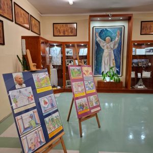 zdjęcie wystawy przygotowanej z okazji Dnia Papieskiego