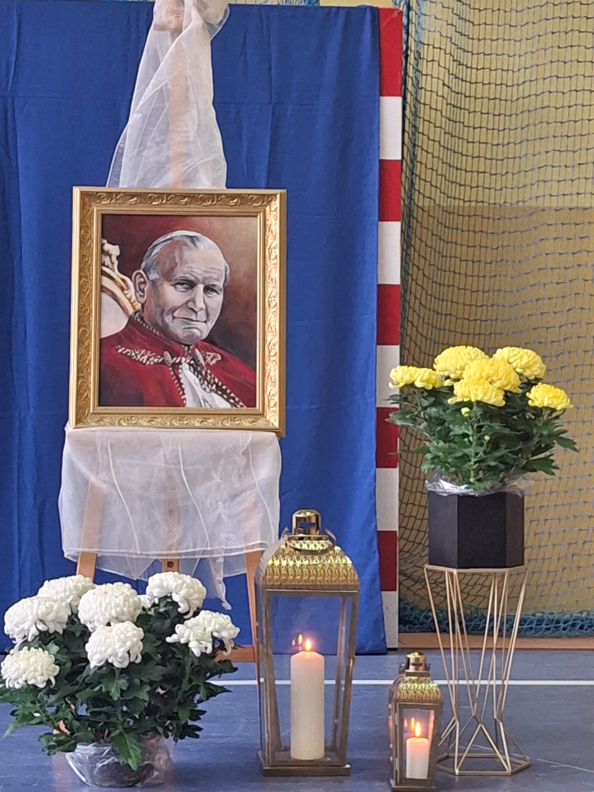 zdjęcie dekoracji przygotowanej na Konkurs Poetycki "Ojca Św. Imię nigdy nie zaginie"