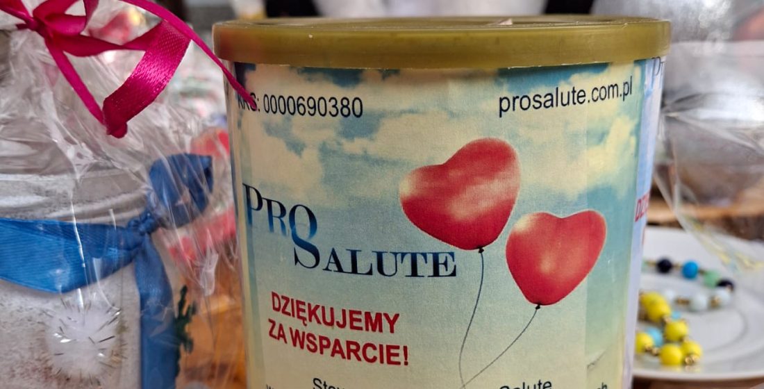 Zdjęcie z kiermaszu na rzecz dzieci z dystrofią