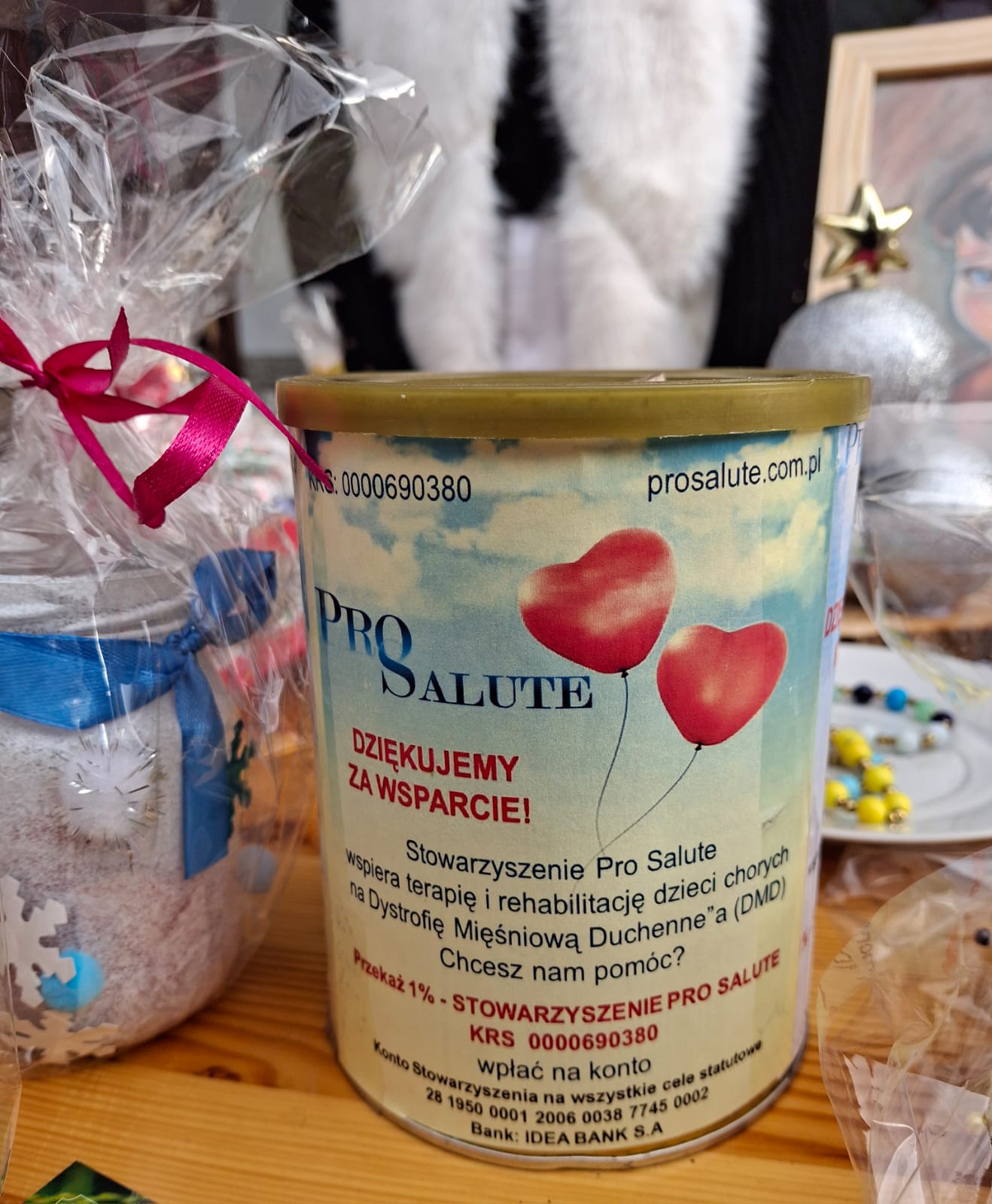 Zdjęcie z kiermaszu na rzecz dzieci z dystrofią