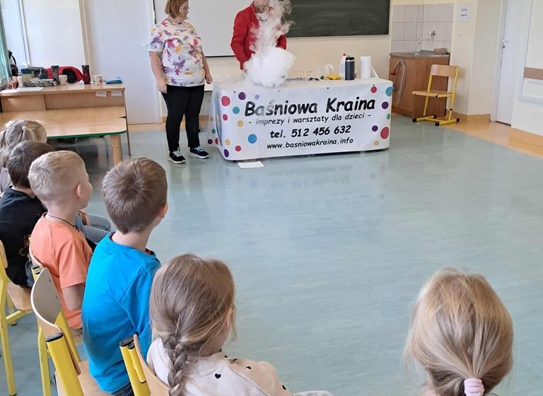 Warsztaty - suchy lód dla uczniów klas 0-3