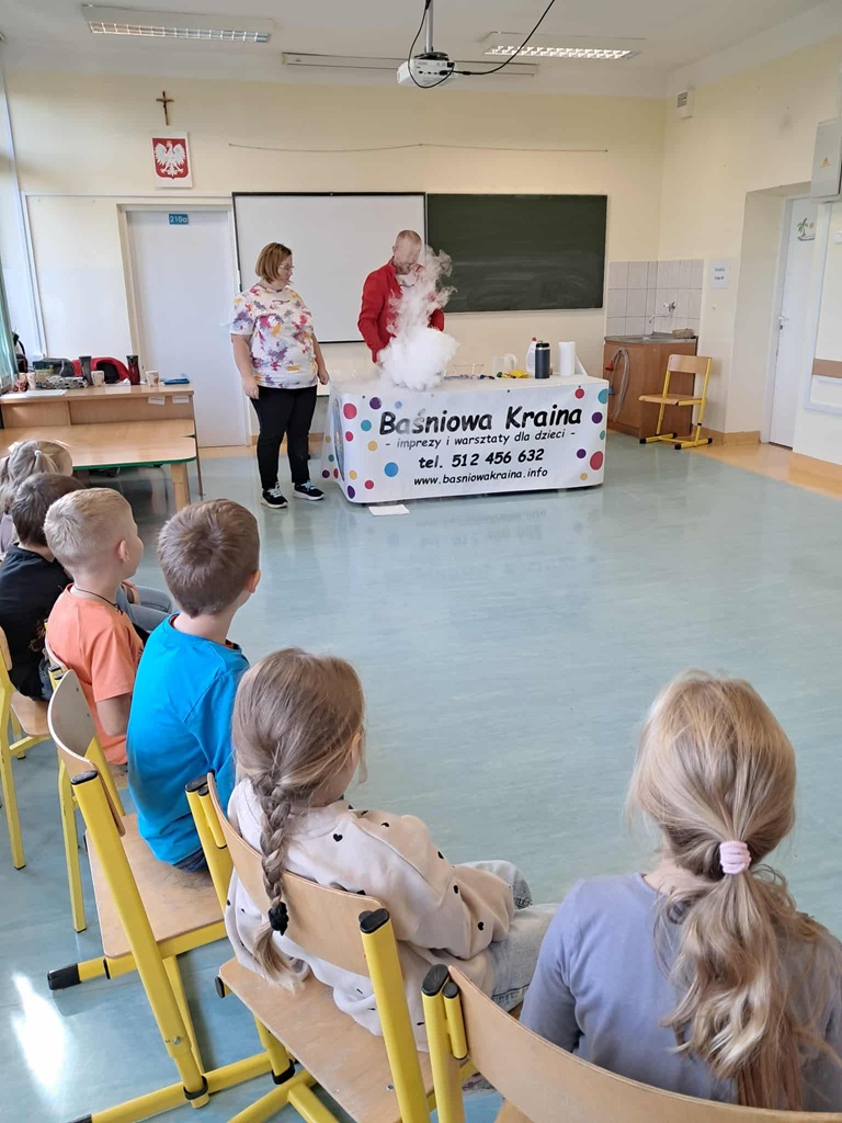 Warsztaty - suchy lód dla uczniów klas 0-3