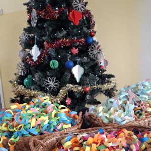 zdjęcie choinki i łańcucha dobra