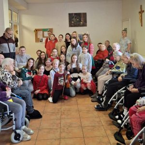 zdjęcie ze spotkania z podopiecznymi DPS w Rabie Wyżnej