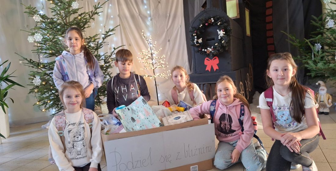zdjęcie darów zebranych w akcji "Podziel się z bliźnim"