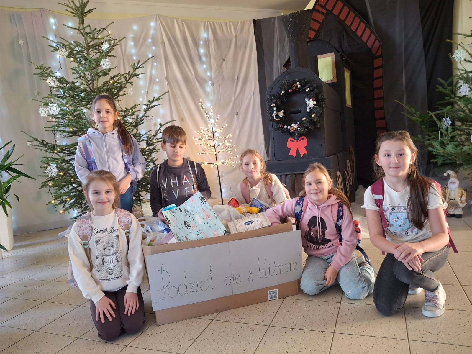 zdjęcie darów zebranych w akcji "Podziel się z bliźnim"