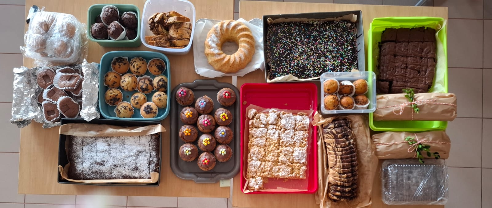 zdjęcie świątecznych wypieków przygotowanych przez Wolontariuszy dla podopiecznych GOPS-u